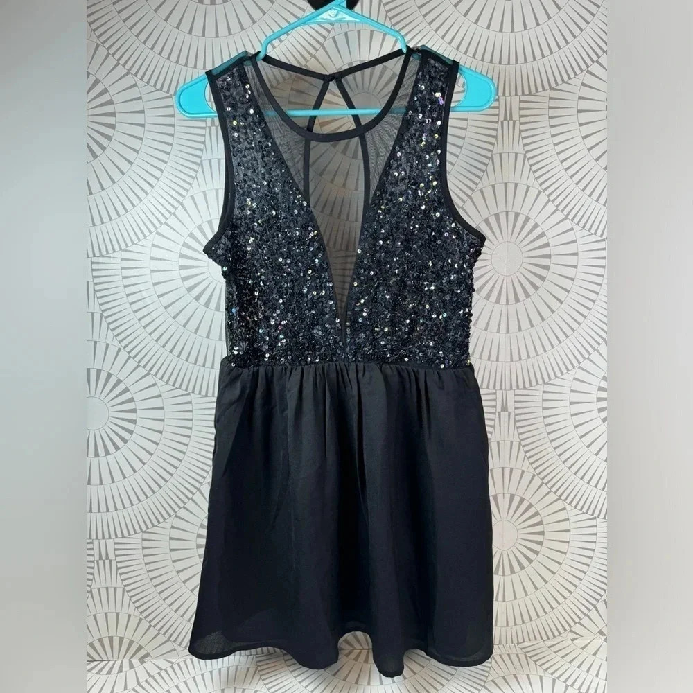 Forever 21‎ NWT Womens Black Mini Dress Open Back with Button Closure Medium